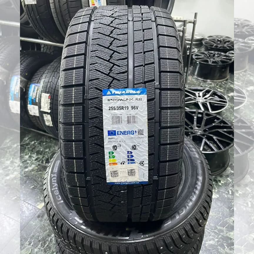 Triangle PL02 255/35 R19 96V