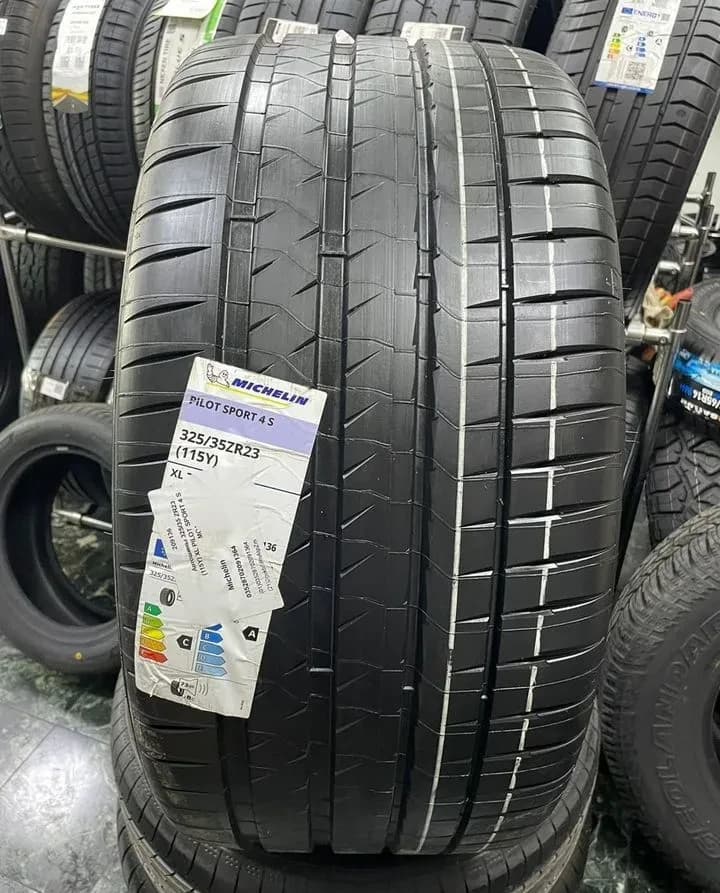 Michelin Pilot Sport 4 S 325/35 R23 115Y