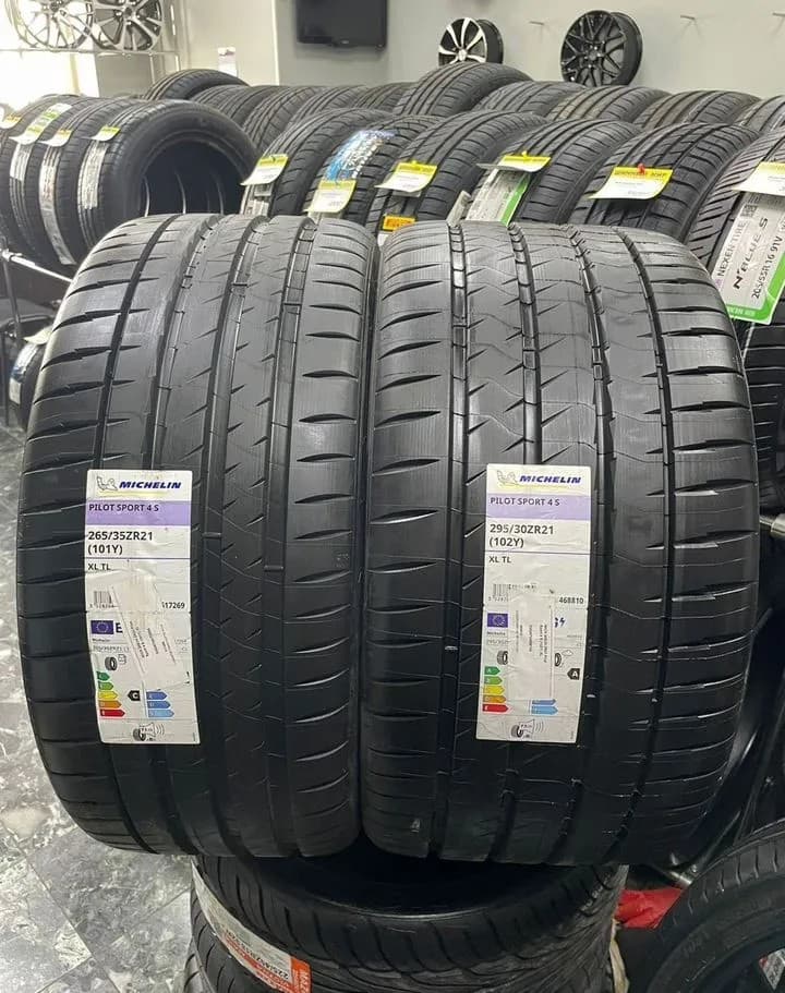 Michelin Pilot Sport 4 S 265/35 R21 и 295/30 R21 102Y XL