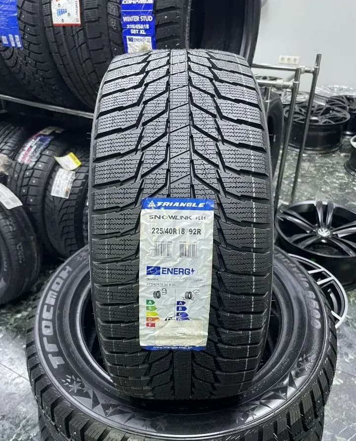 Triangle PL01 225/40 R18 92R